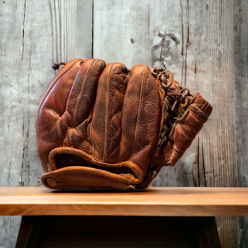 Rare fullback 1930's-1940's CANADA made DR D&R glove laced fingers RH throw